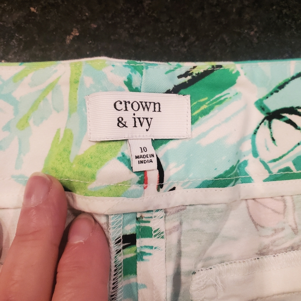 Crown & Ivy Women's Beach Pattern Scalloped short - Picture 5 of 8